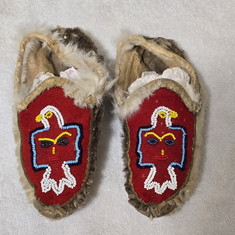 VTG Native American Beaded Child Moccasins Size 1 Fur Lined Thunderbird Handmade